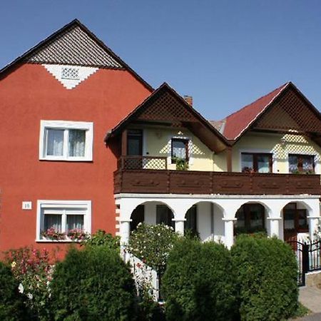 Apartamento Papp Apartmanház Vonyarcvashegy Exterior foto