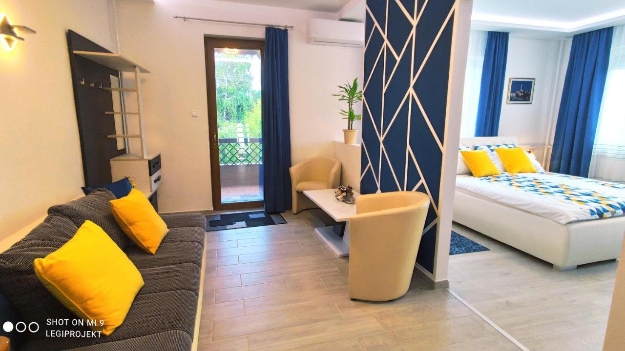 Apartamento Papp Apartmanház Vonyarcvashegy Exterior foto