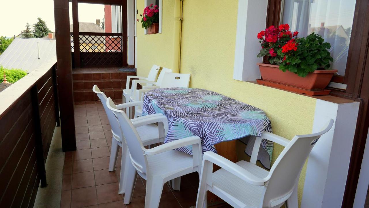 Apartamento Papp Apartmanház Vonyarcvashegy Exterior foto