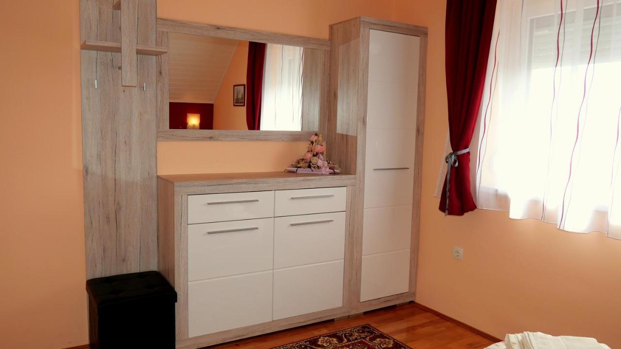 Apartamento Papp Apartmanház Vonyarcvashegy Exterior foto