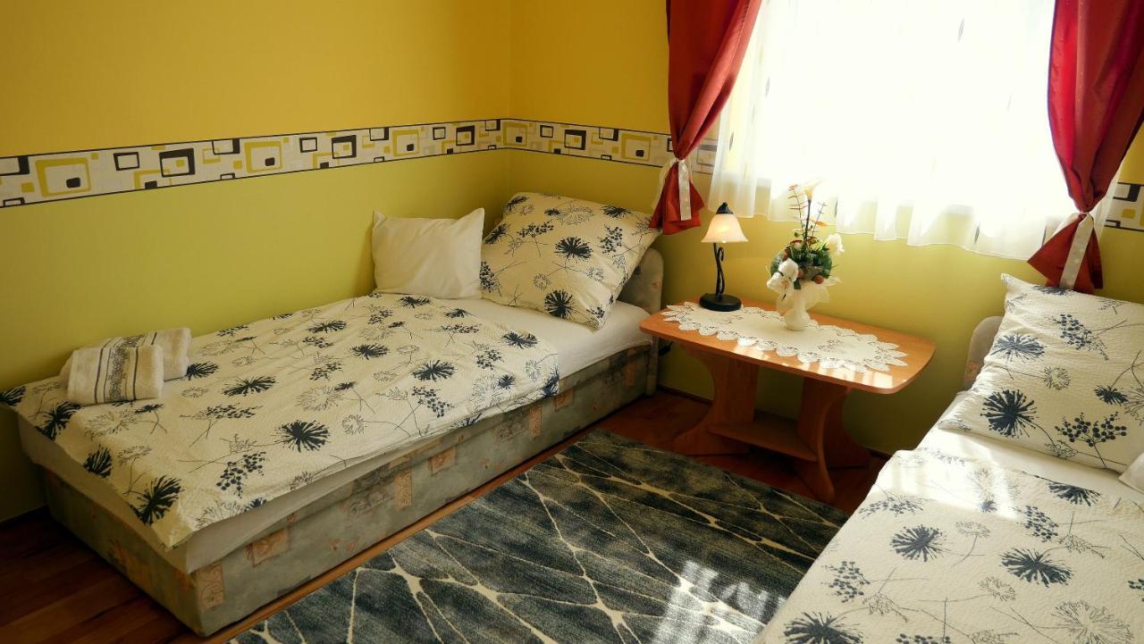 Apartamento Papp Apartmanház Vonyarcvashegy Exterior foto