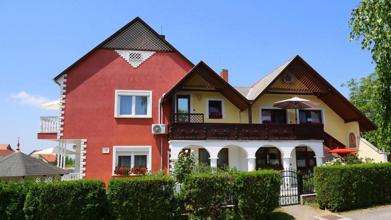 Apartamento Papp Apartmanház Vonyarcvashegy Exterior foto